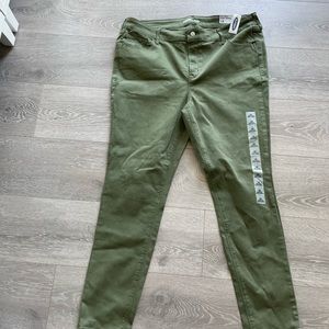 Old Navy Rockstar Super Skinny Mid Rise Jeans (NWT)